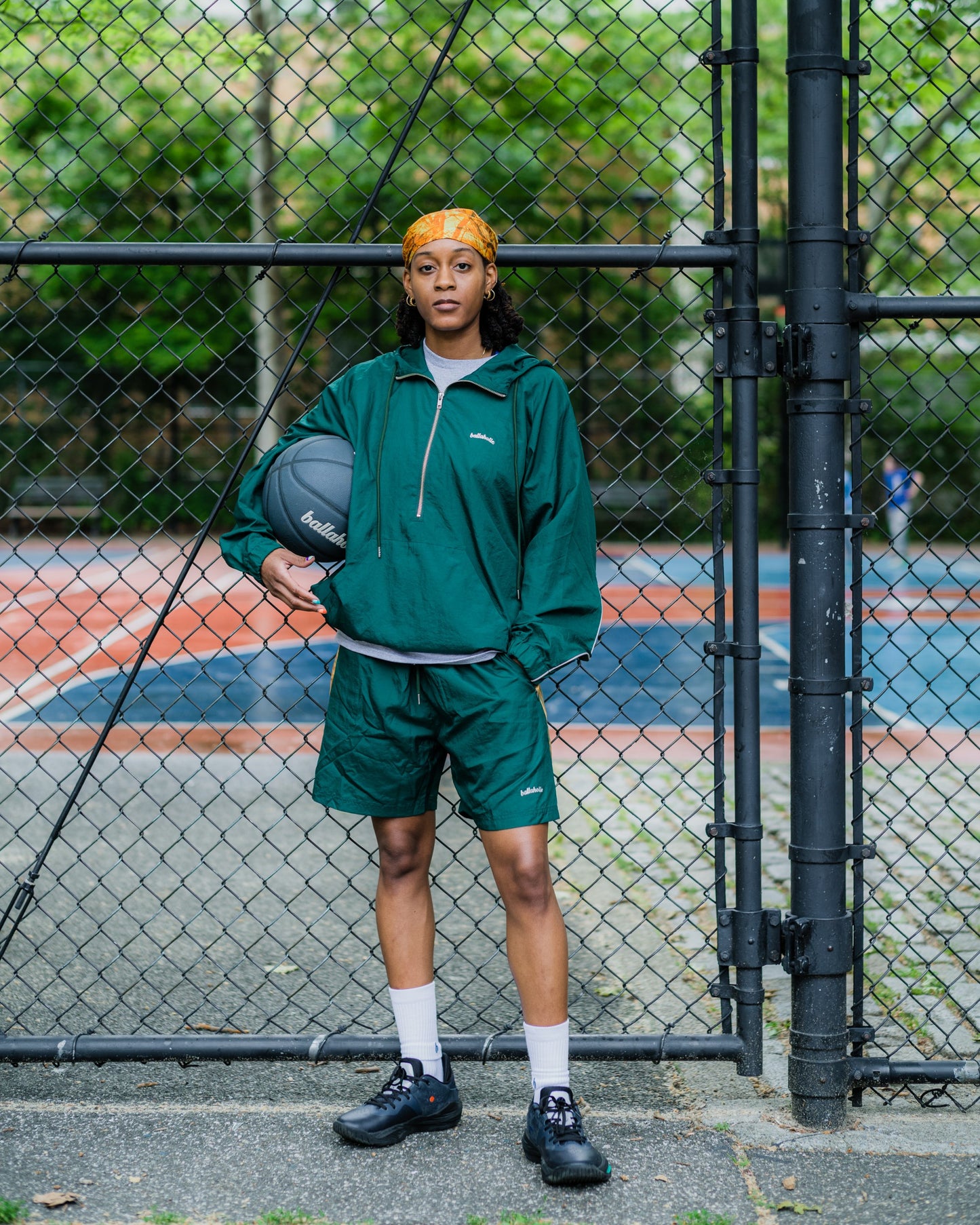 W Face Zip Shorts (court green)