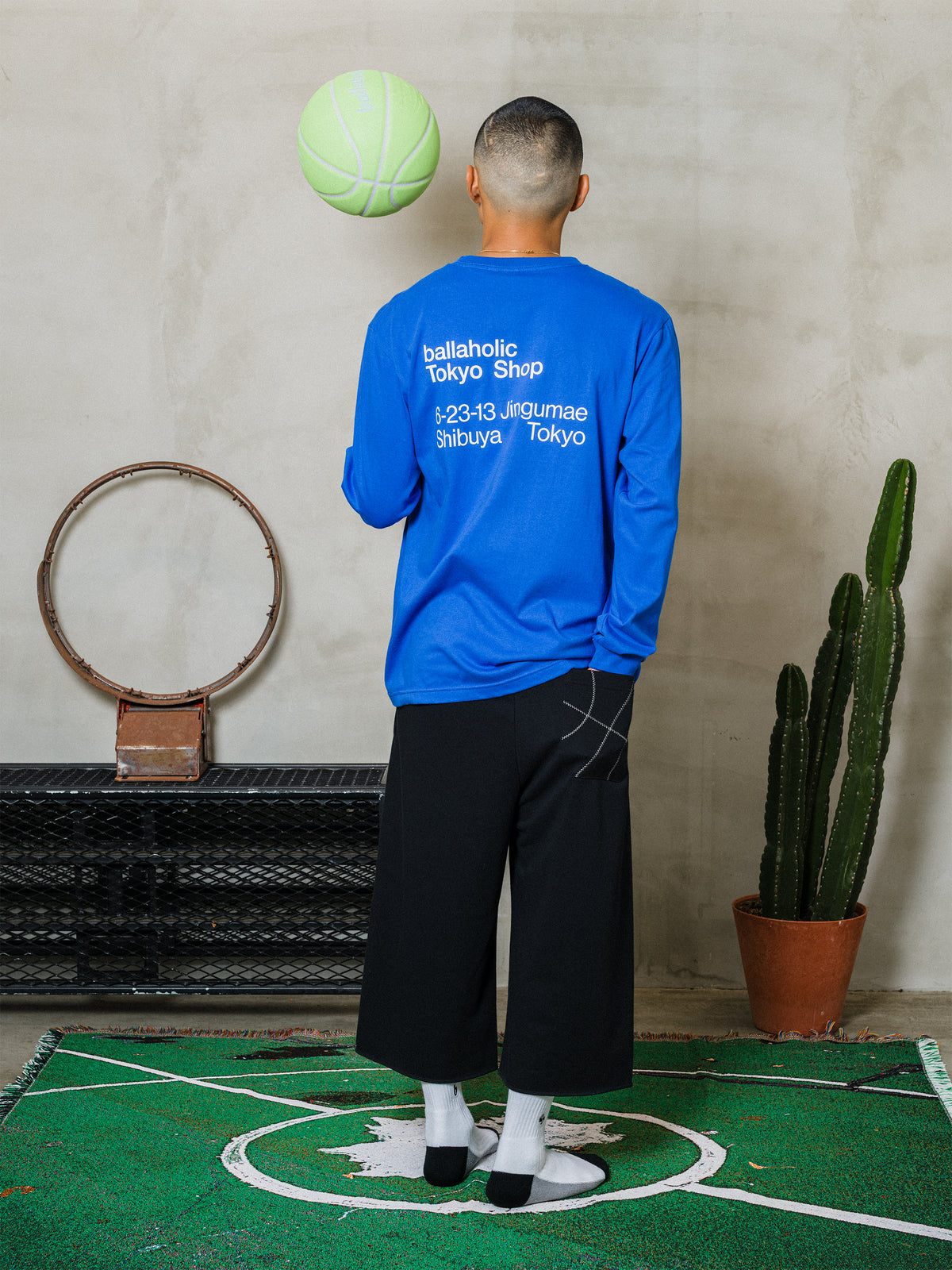 Ball Seams Sweat Cropped Pants (black)