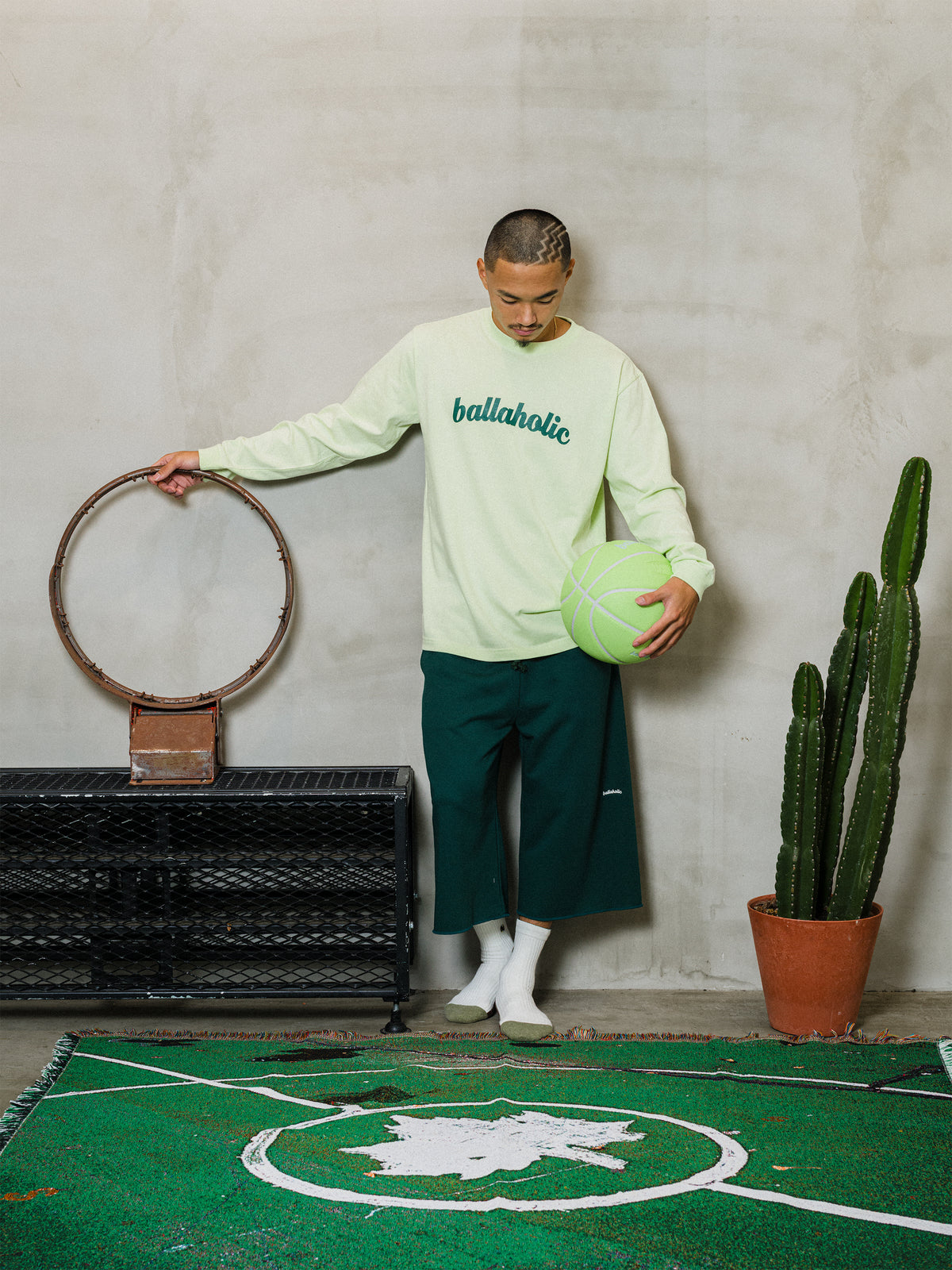 Ball Seams Sweat Cropped Pants (dark green)